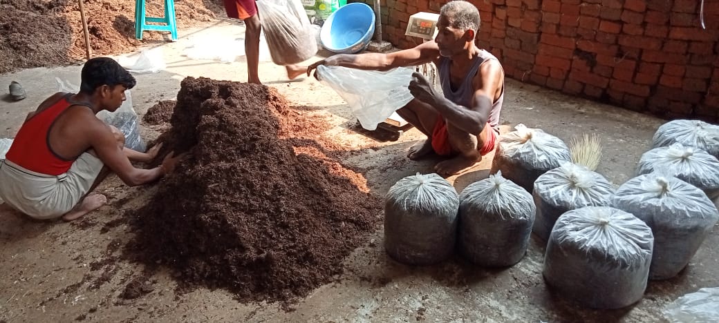 Button Compost Making